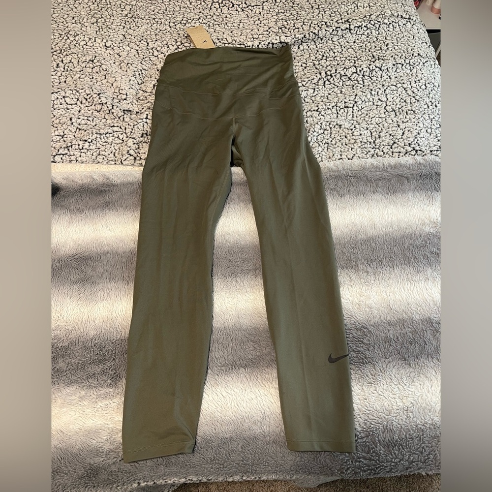 Nike women’s training leggings, olive green color, high waisted